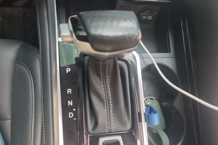 Used CHANGAN CS95 2019 2.0T Two-Wheel-Drive Luxury Version Gear Lever