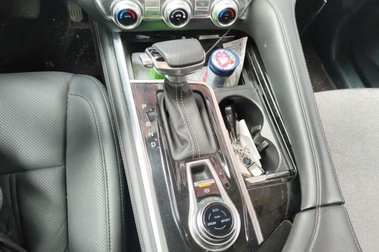 Used CHANGAN CS95 2019 2.0T Four-Wheel Drive Luxury Version Gear Lever