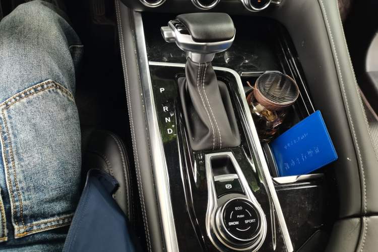 Used CHANGAN CS95 2019 2.0T Two-Wheel-Drive Luxury Version Gear Lever