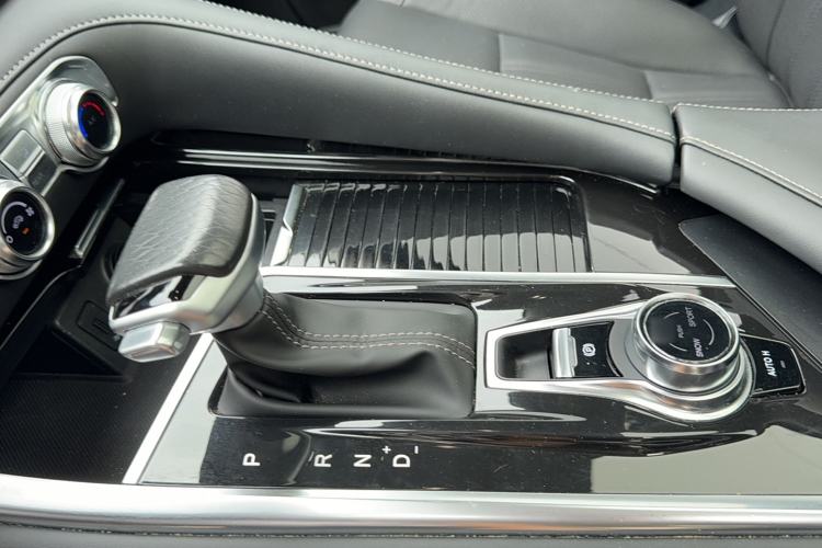 Used CHANGAN CS95 2019 2.0T Two-Wheel-Drive Luxury Version Gear Lever