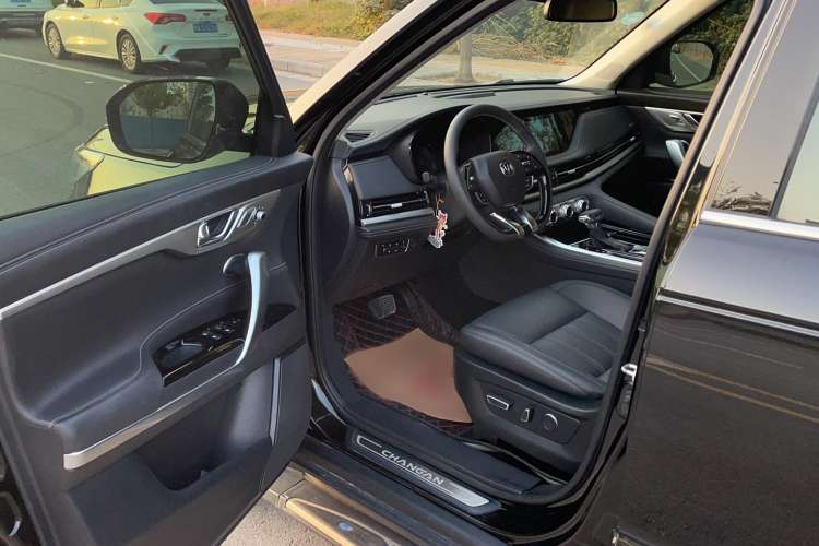 Used CHANGAN CS95 2019 2.0T Two-Wheel-Drive Luxury Version Interior 2