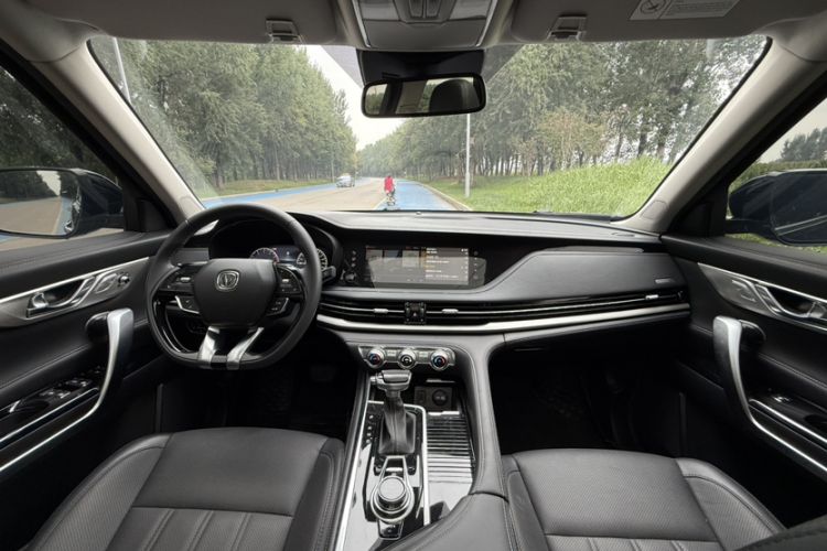 Used CHANGAN CS95 2019 2.0T Two-Wheel-Drive Luxury Version Interior 2