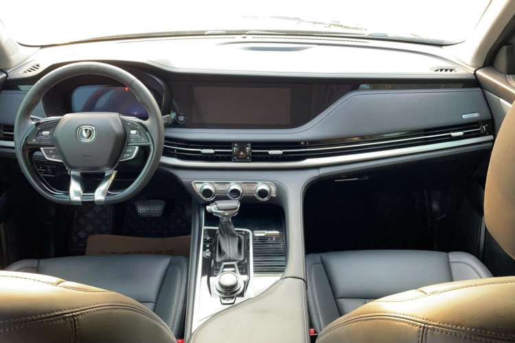 Used CHANGAN CS95 2019 2.0T Two-Wheel-Drive Luxury Version Interior 3