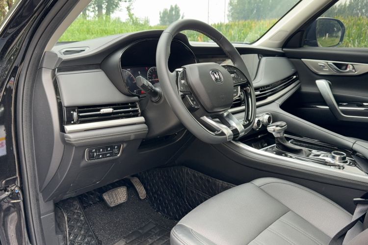 Used CHANGAN CS95 2019 2.0T Two-Wheel-Drive Luxury Version Interior 3