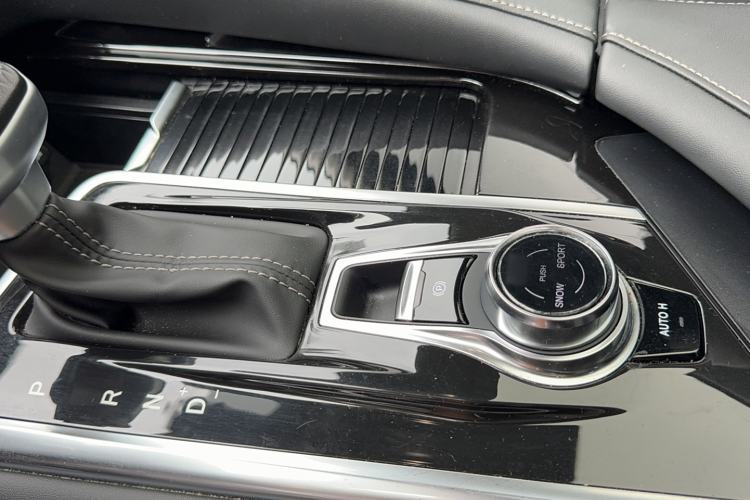 Used CHANGAN CS95 2019 2.0T Two-Wheel-Drive Luxury Version Interior 5