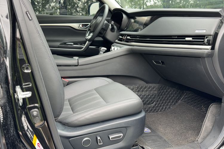 Used CHANGAN CS95 2019 2.0T Two-Wheel-Drive Luxury Version Interior 7