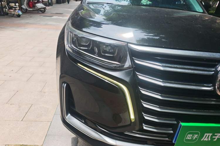 Used CHANGAN CS95 2019 2.0T Two-Wheel-Drive Luxury Version Right Front Headlight