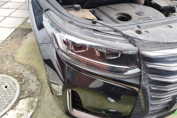 Used CHANGAN CS95 2019 2.0T Four-Wheel Drive Luxury Version Right Front Headlight