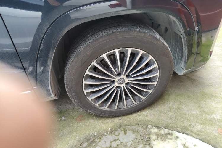 Used CHANGAN CS95 2019 2.0T Four-Wheel Drive Luxury Version Right Front Wheel Hub