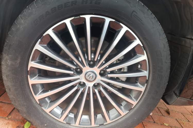 Used CHANGAN CS95 2019 2.0T Two-Wheel-Drive Luxury Version Right Front Wheel Hub