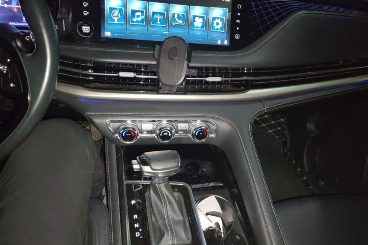 Used CHANGAN CS95 2019 2.0T Two-Wheel-Drive Luxury Version Audio And AC Panel