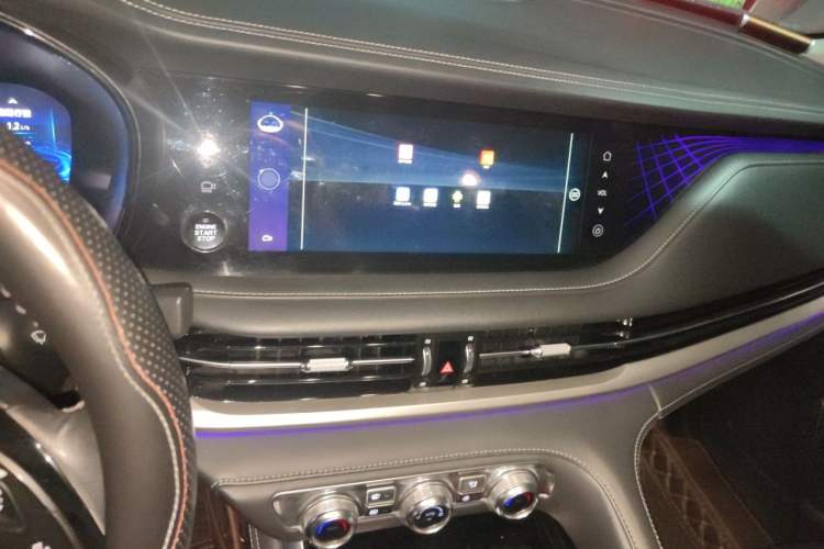Used CHANGAN CS95 2019 2.0T Two-Wheel-Drive Prestige Version Audio And AC Panel