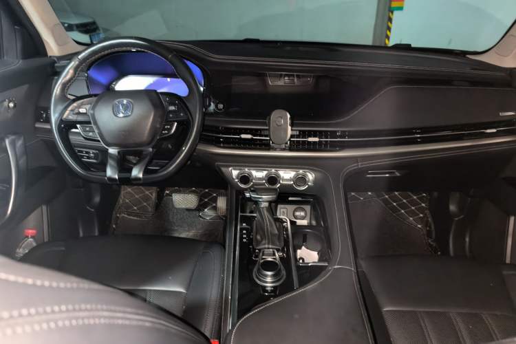 Used CHANGAN CS95 2019 2.0T Two-Wheel-Drive Prestige Version Center Console