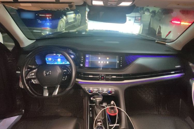 Used CHANGAN CS95 2019 2.0T Two-Wheel-Drive Prestige Version Center Console