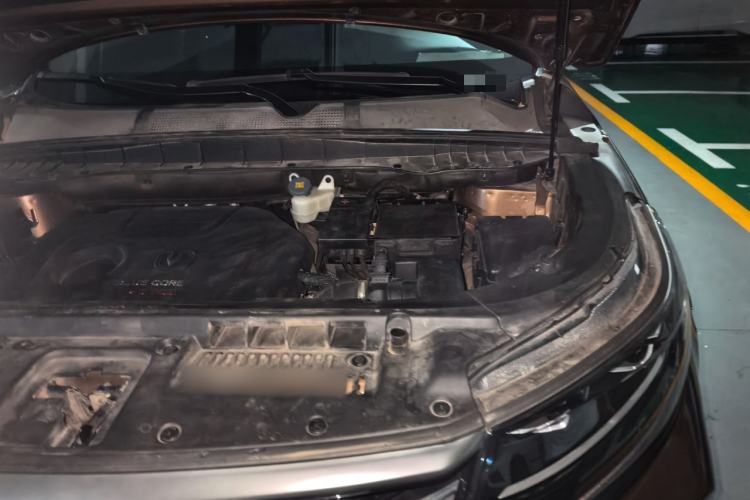 Used CHANGAN CS95 2019 2.0T Two-Wheel-Drive Prestige Version Engine Bay Left