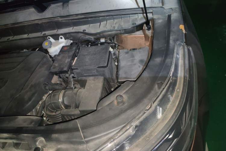 Used CHANGAN CS95 2019 2.0T Two-Wheel-Drive Luxury Version Engine Bay Left