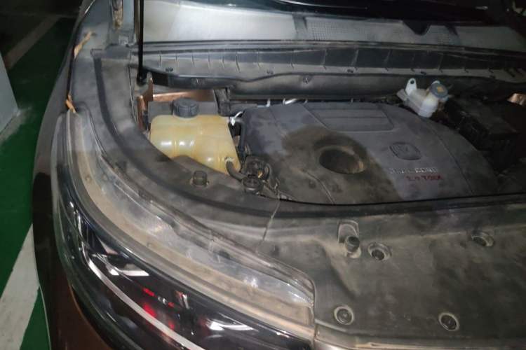 Used CHANGAN CS95 2019 2.0T Two-Wheel-Drive Luxury Version Engine Bay Right