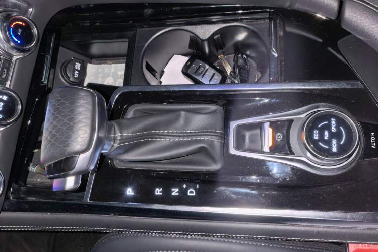 Used CHANGAN CS95 2019 2.0T Two-Wheel-Drive Prestige Version Gear Lever
