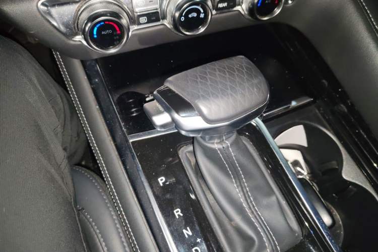 Used CHANGAN CS95 2019 2.0T Two-Wheel-Drive Luxury Version Gear Lever