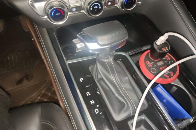 Used CHANGAN CS95 2019 2.0T Two-Wheel-Drive Prestige Version Gear Lever