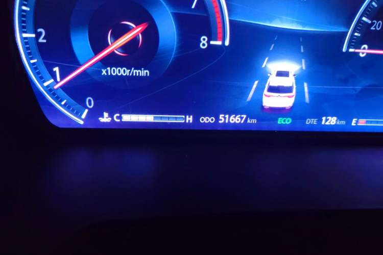 Used CHANGAN CS95 2019 2.0T Two-Wheel-Drive Luxury Version Odometer Close Up