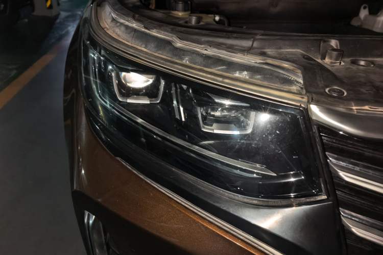 Used CHANGAN CS95 2019 2.0T Two-Wheel-Drive Prestige Version Right Front Headlight