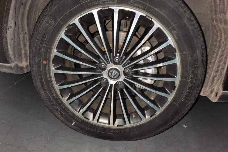 Used CHANGAN CS95 2019 2.0T Two-Wheel-Drive Prestige Version Right Front Wheel Hub