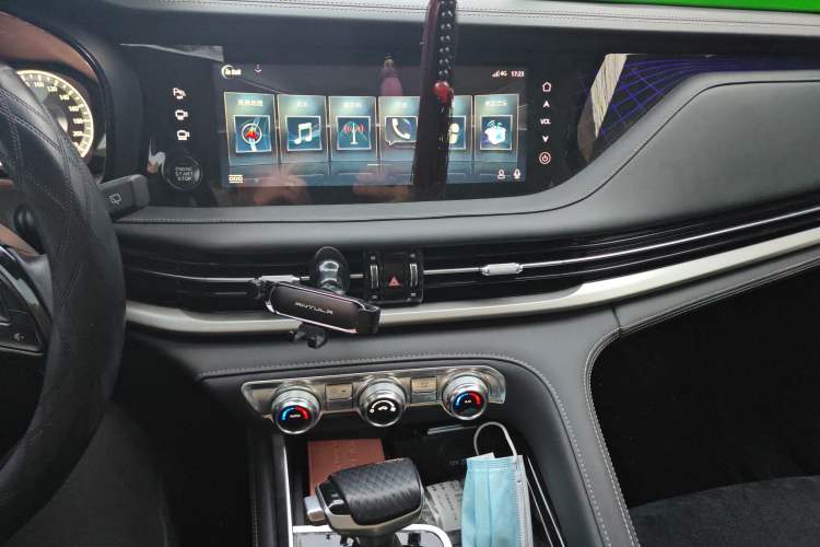 Used CHANGAN CS95 2019 2.0T Two-Wheel-Drive Luxury Version Audio And AC Panel