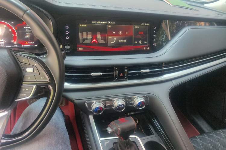 Used CHANGAN CS95 2019 2.0T Four-Wheel Drive Luxury Version Audio And AC Panel