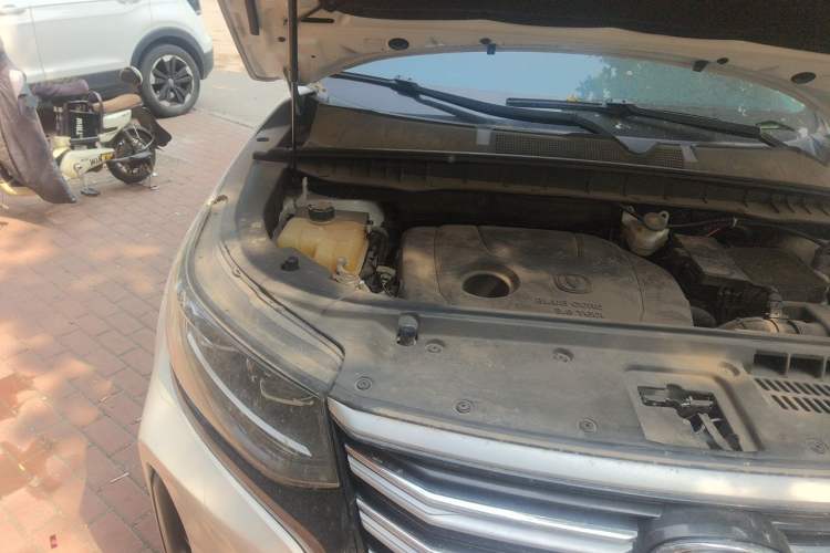 Used CHANGAN CS95 2019 2.0T Four-Wheel Drive Luxury Version Engine Bay Right