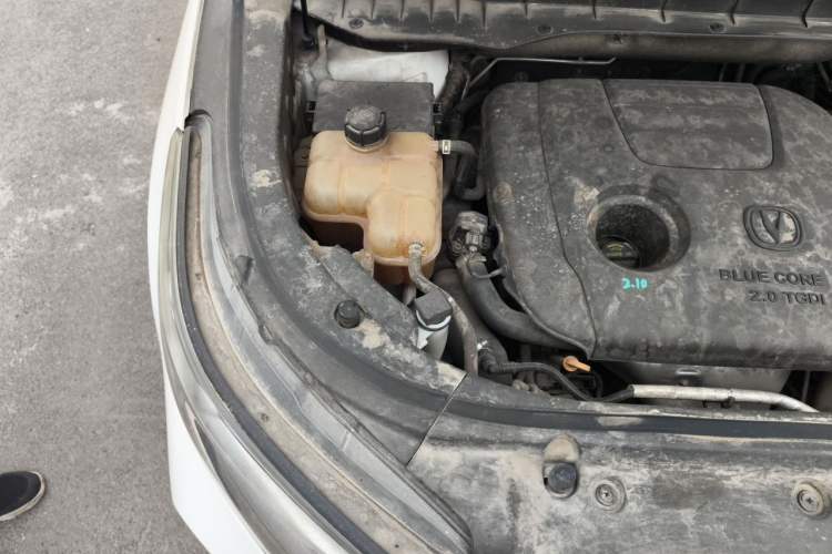 Used CHANGAN CS95 2019 2.0T Two-Wheel-Drive Luxury Version Engine Bay Right