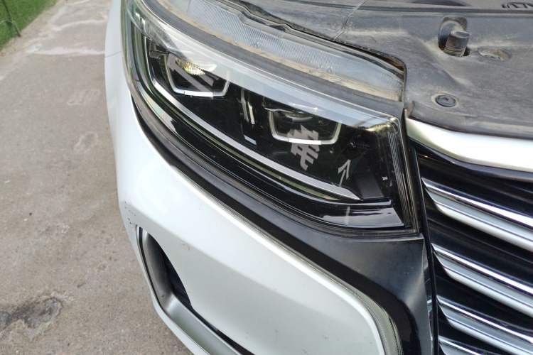 Used CHANGAN CS95 2019 2.0T Two-Wheel-Drive Luxury Version Right Front Headlight