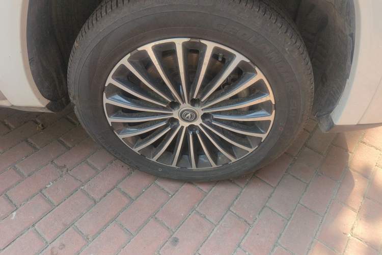 Used CHANGAN CS95 2019 2.0T Four-Wheel Drive Luxury Version Right Front Wheel Hub