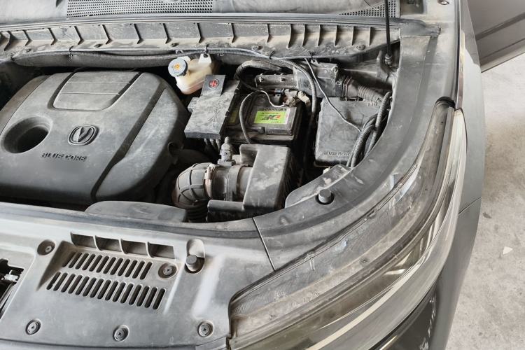 Used CHANGAN CS95 2019 2.0T Two-Wheel-Drive Prestige Version Engine Bay Left