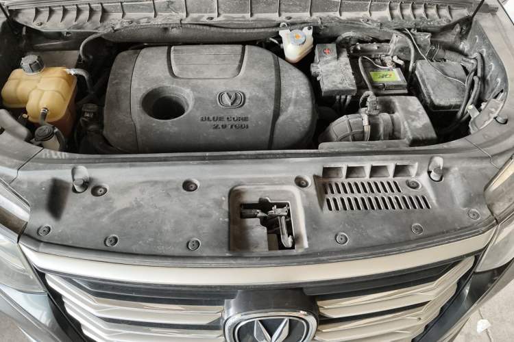 Used CHANGAN CS95 2019 2.0T Two-Wheel-Drive Prestige Version Engine Bay