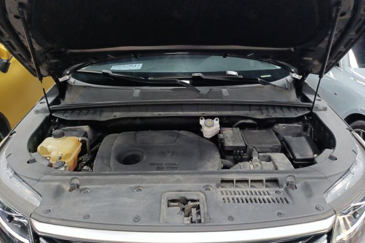 Used CHANGAN CS95 2019 2.0T Two-Wheel-Drive Luxury Version Engine Bay