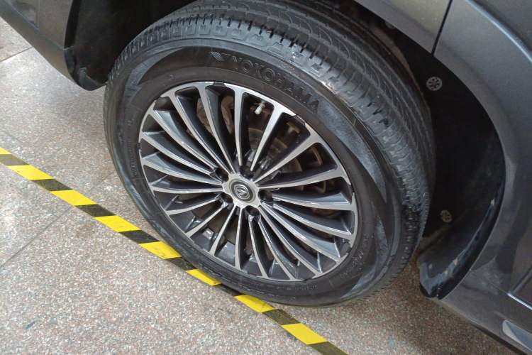 Used CHANGAN CS95 2019 2.0T Two-Wheel-Drive Luxury Version Exterior 5