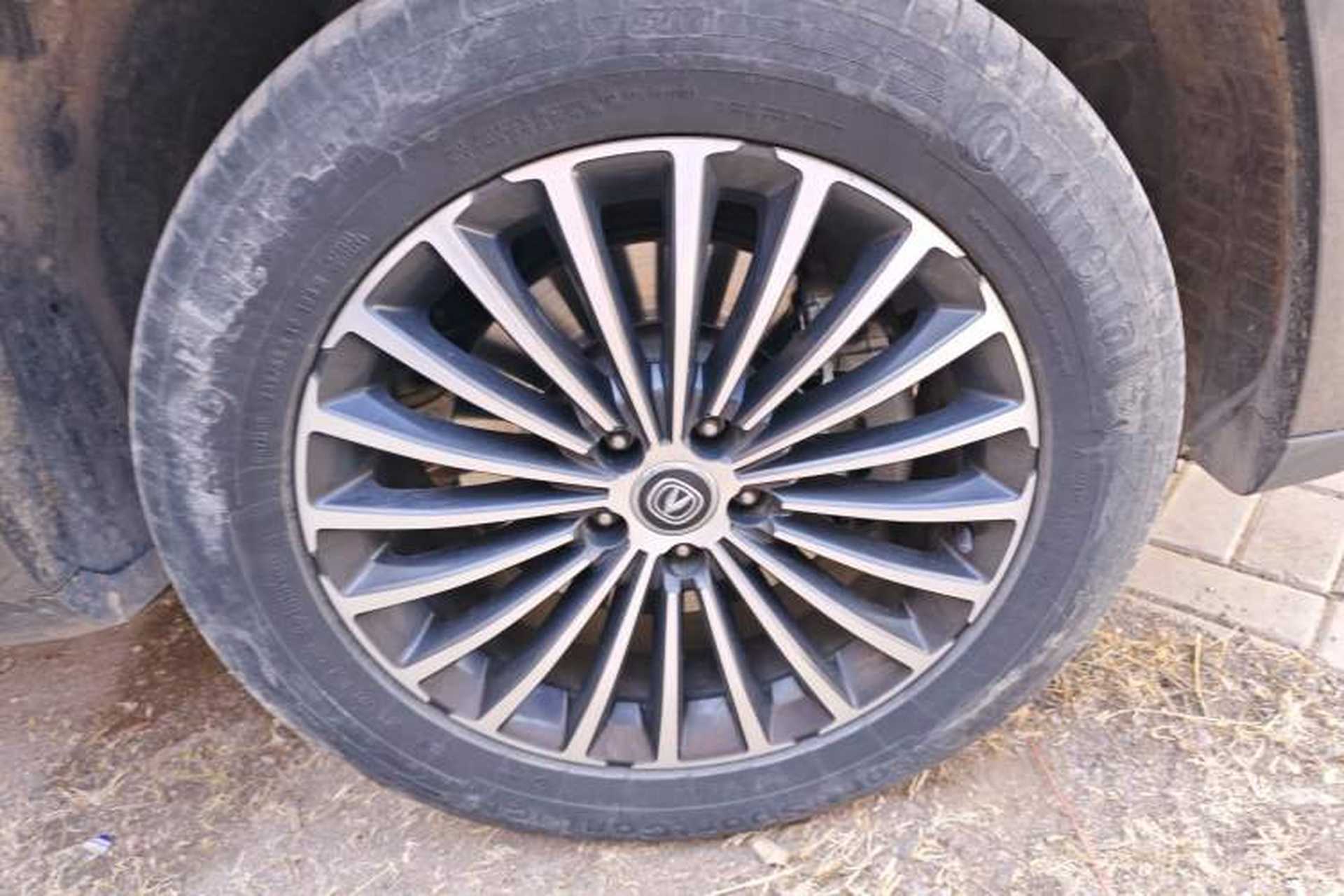 Used CHANGAN CS95 2019 2.0T Four-Wheel Drive Prestige Version Exterior 7