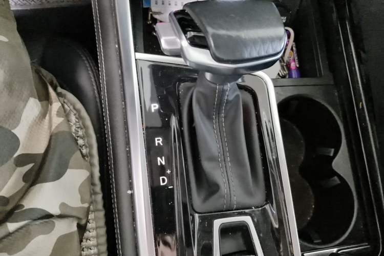 Used CHANGAN CS95 2019 2.0T Two-Wheel-Drive Prestige Version Gear Lever