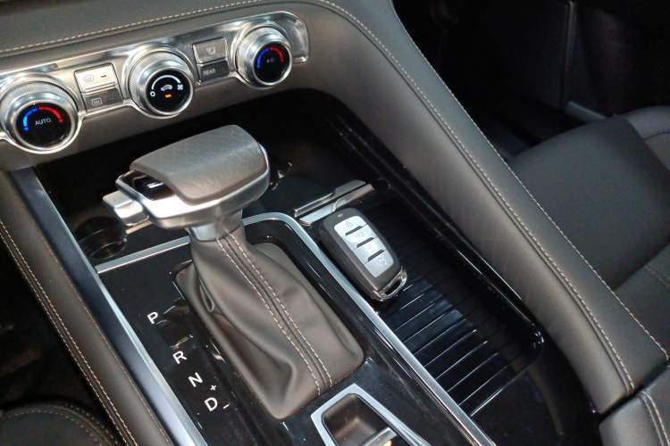 Used CHANGAN CS95 2019 2.0T Two-Wheel-Drive Luxury Version Interior 1