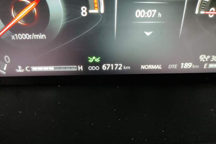 Used CHANGAN CS95 2019 2.0T Two-Wheel-Drive Prestige Version Odometer Close Up
