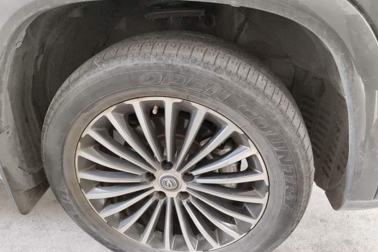 Used CHANGAN CS95 2019 2.0T Two-Wheel-Drive Prestige Version Right Front Wheel Hub