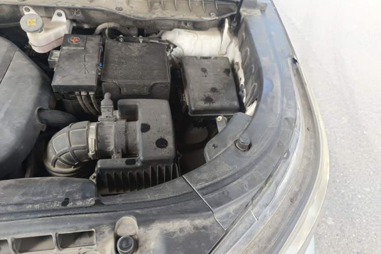 Used CHANGAN CS95 2019 2.0T Two-Wheel-Drive Luxury Version Engine Bay Left