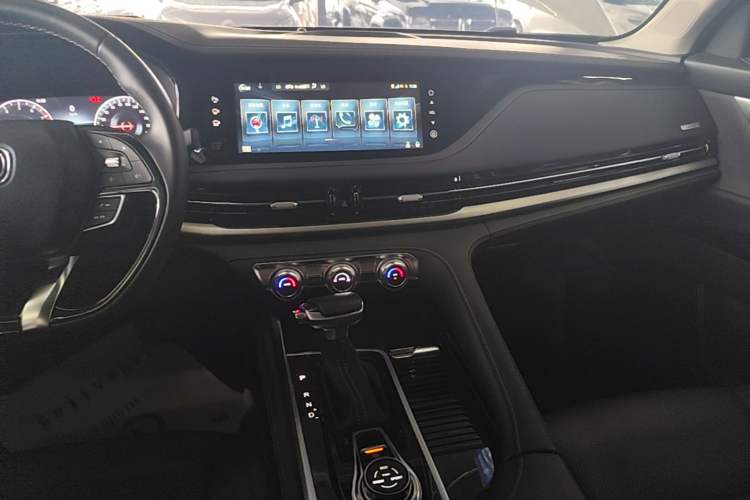 Used CHANGAN CS95 2019 2.0T Two-Wheel-Drive Luxury Version Audio And AC Panel