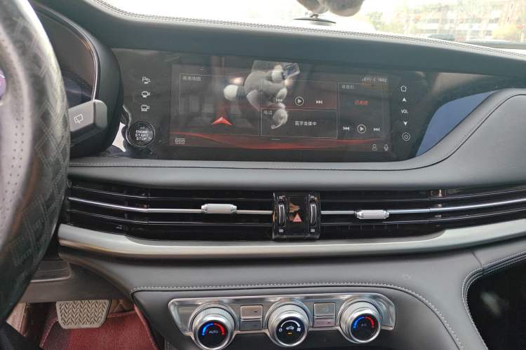 Used CHANGAN CS95 2019 2.0T Two-Wheel-Drive Luxury Version Audio And AC Panel
