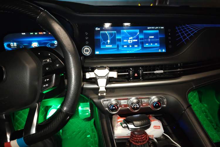 Used CHANGAN CS95 2019 2.0T Two-Wheel-Drive Luxury Version Audio And AC Panel