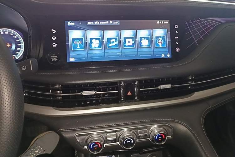 Used CHANGAN CS95 2019 2.0T Two-Wheel-Drive Luxury Version Audio And AC Panel
