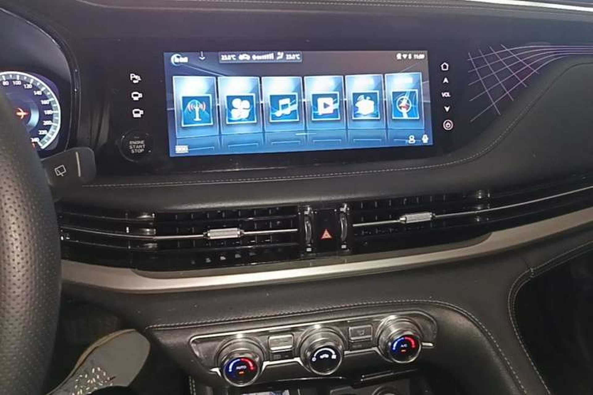 Used CHANGAN CS95 2019 2.0T Two-Wheel-Drive Luxury Version Audio And AC Panel