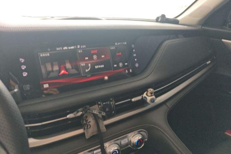 Used CHANGAN CS95 2019 2.0T Two-Wheel-Drive Luxury Version Audio And AC Panel