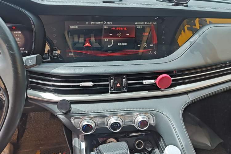 Used CHANGAN CS95 2019 2.0T Two-Wheel-Drive Luxury Version Audio And AC Panel